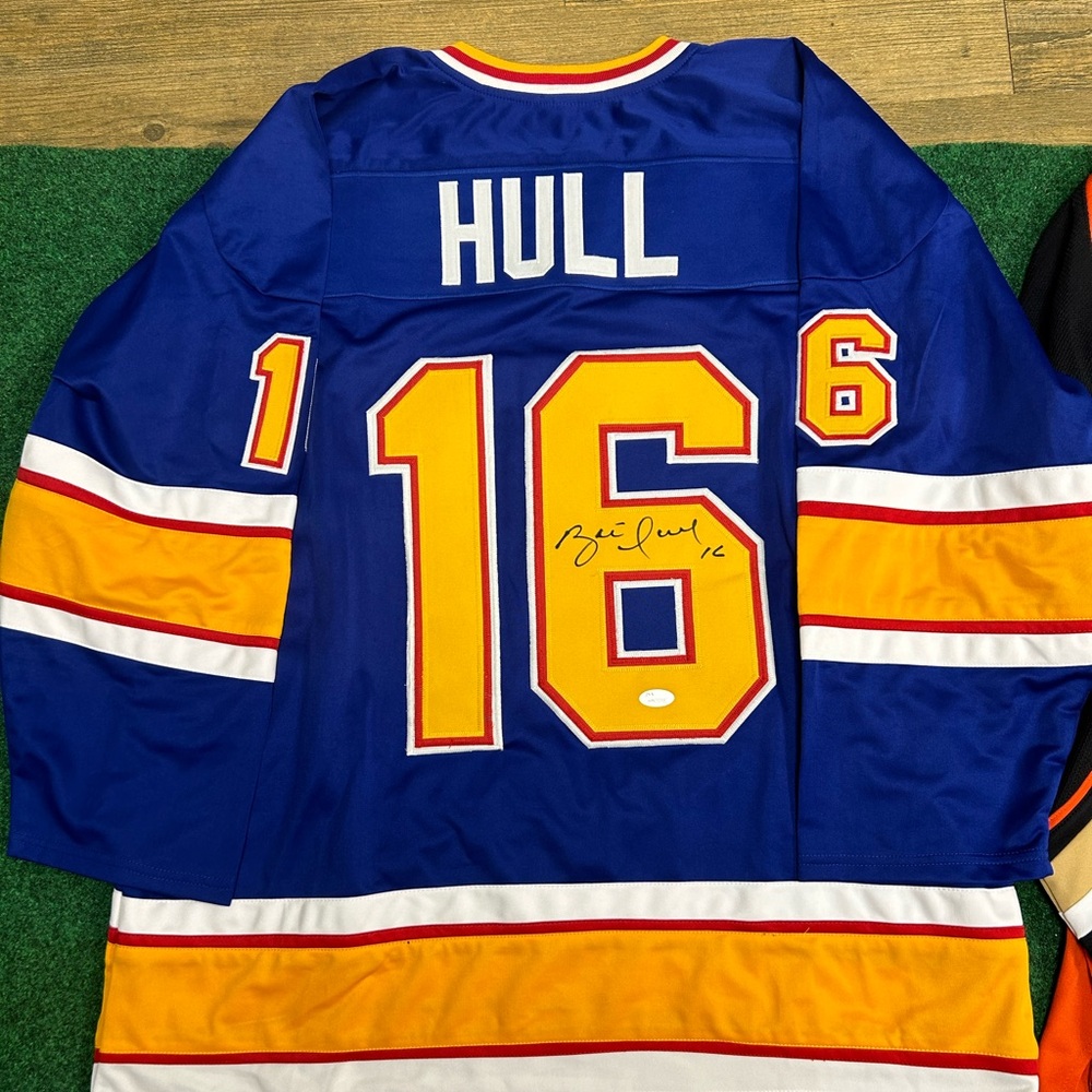 Brett Hull Signed Jersey